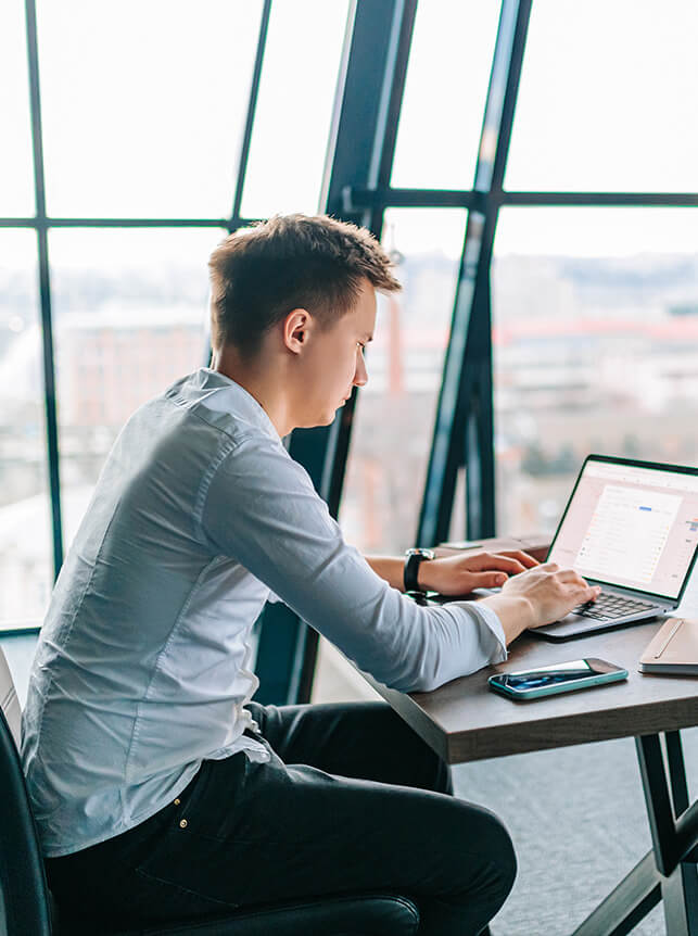 Lena Bara | Growth Marketing & Performance Ads